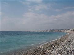 Kiesstrand in Nizza in der N?he des Flughafens von Nizza